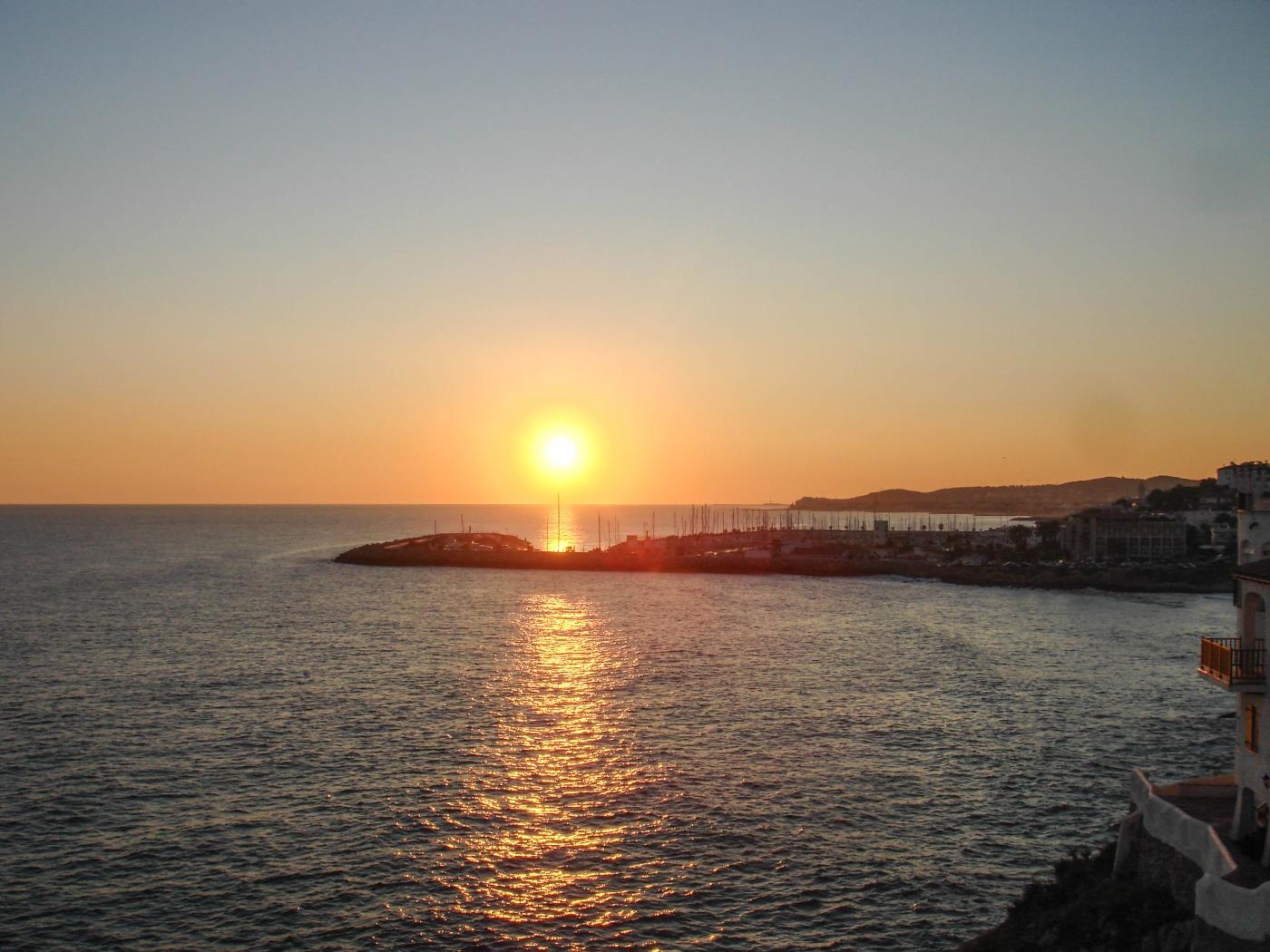 CAPRITX DE MAR BY BLAUSITGES Terrace, pool and wifi over the sea, beautiful view in SITGES