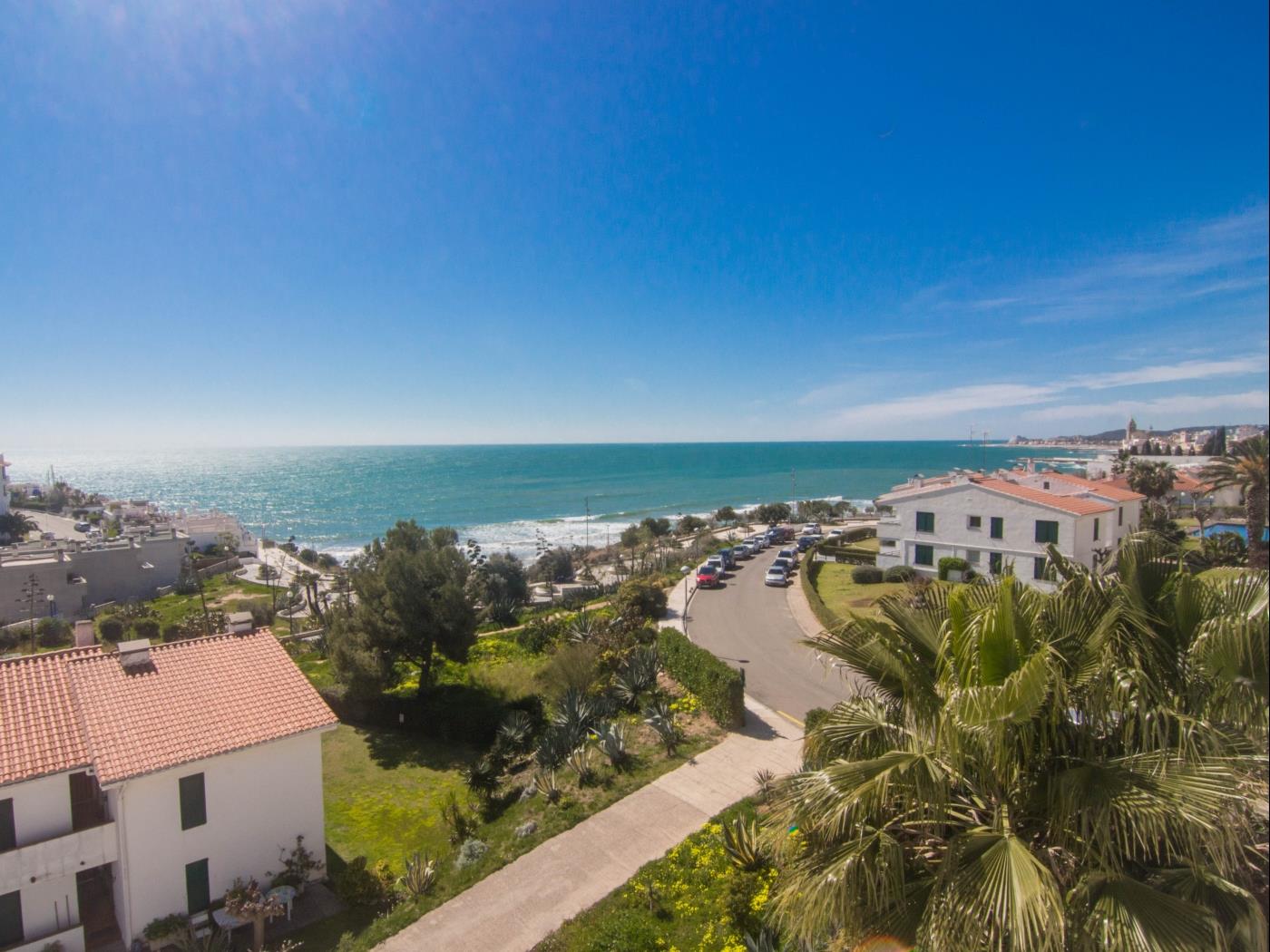 PALM VIEW BY BLAUSITGES Fantastic ocean front apt, stunning sea views and pool. in SITGES