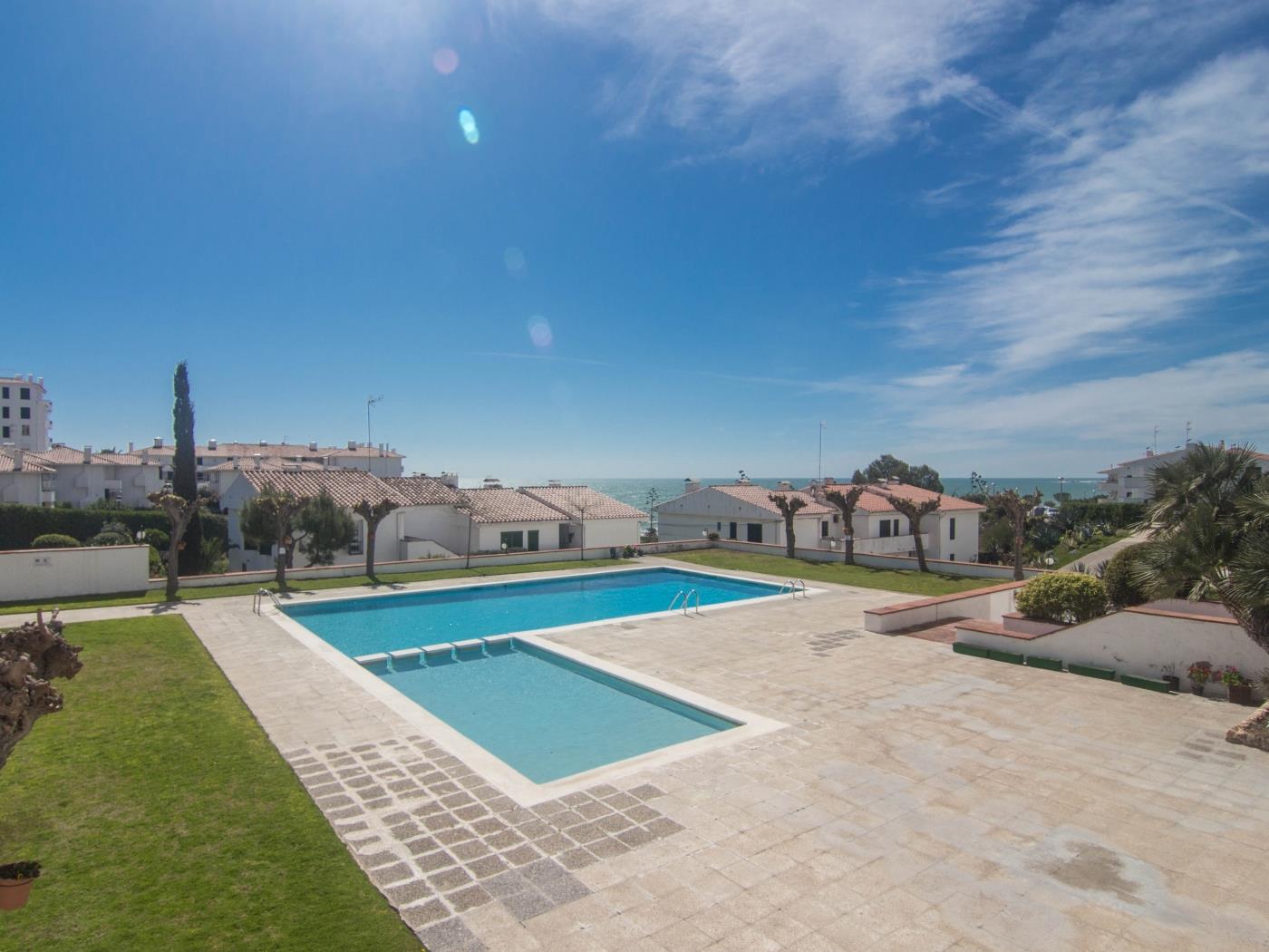 PALM VIEW BY BLAUSITGES Fantastic ocean front apt, stunning sea views and pool. in SITGES