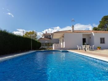 HUGE HOUSE WITH GARDEN, SWMING-POOL,BEACH AT 150M,BBQ AND WIFI_VIRGEN CINTA II - Apartment in L'Ametlla de Mar