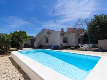 INNOUTHOME FAMILY HOUSE WITH A SWIMING POOL GARDEN, AC, BBQ AND WIFI-AV. 3 CALAS - Apartment in L'Ametlla de Mar