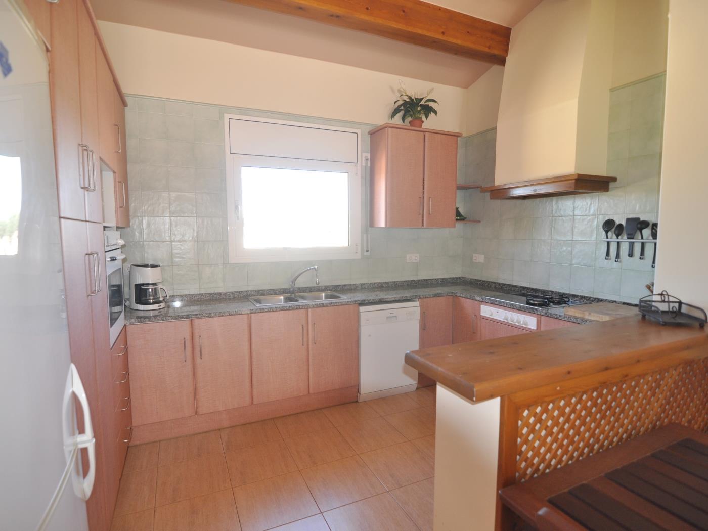 Nice spacious house, ground floor with garden and private pool in l'Escala