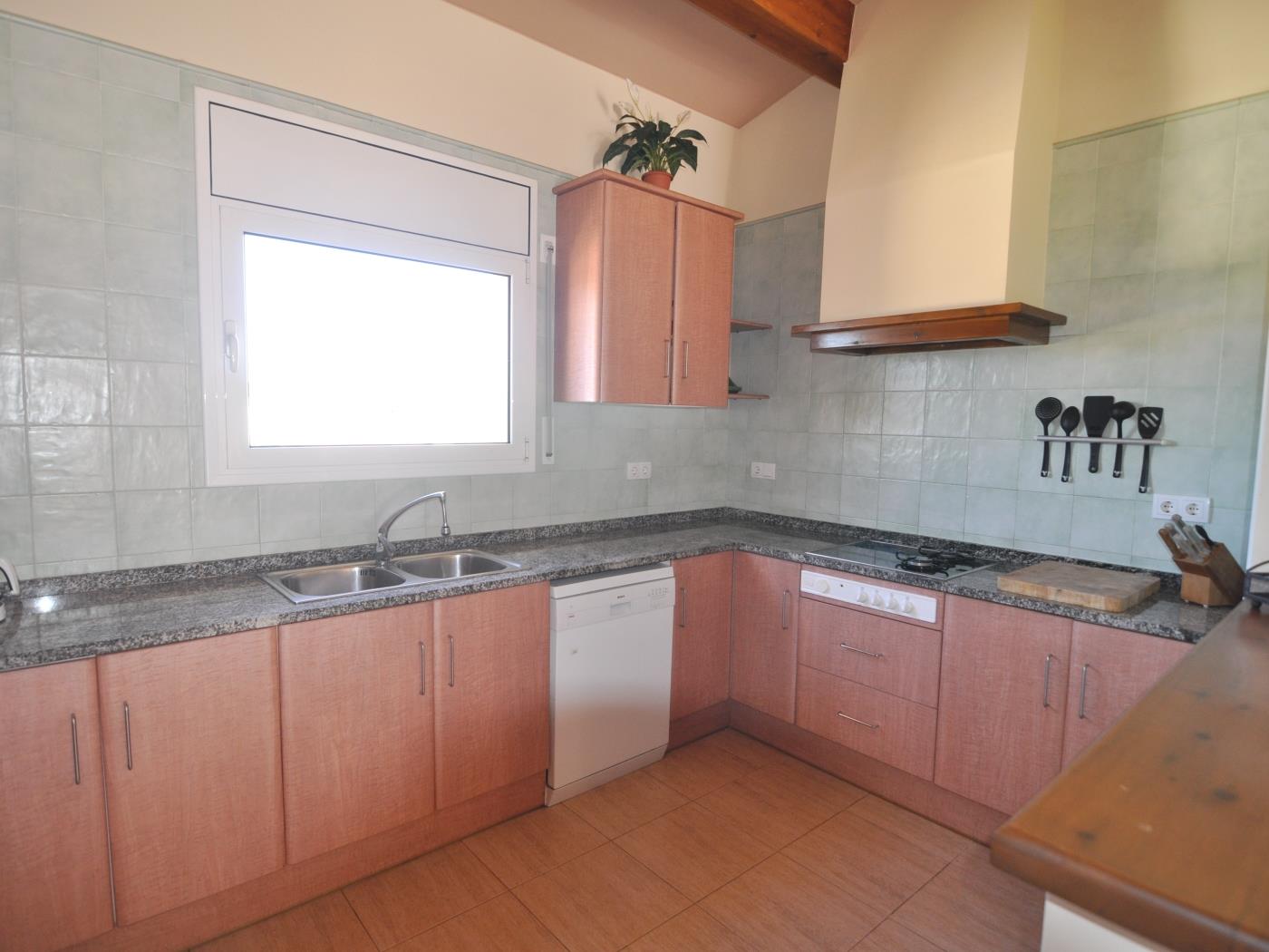 Nice spacious house, ground floor with garden and private pool in l'Escala