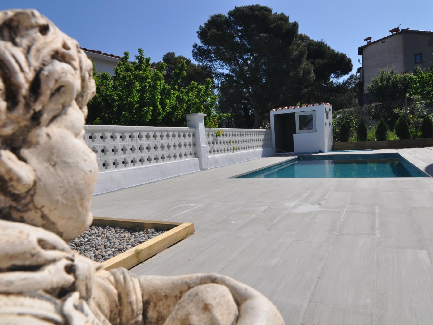 Casa muy amplia con gran terraza y piscina privada en l'Escala