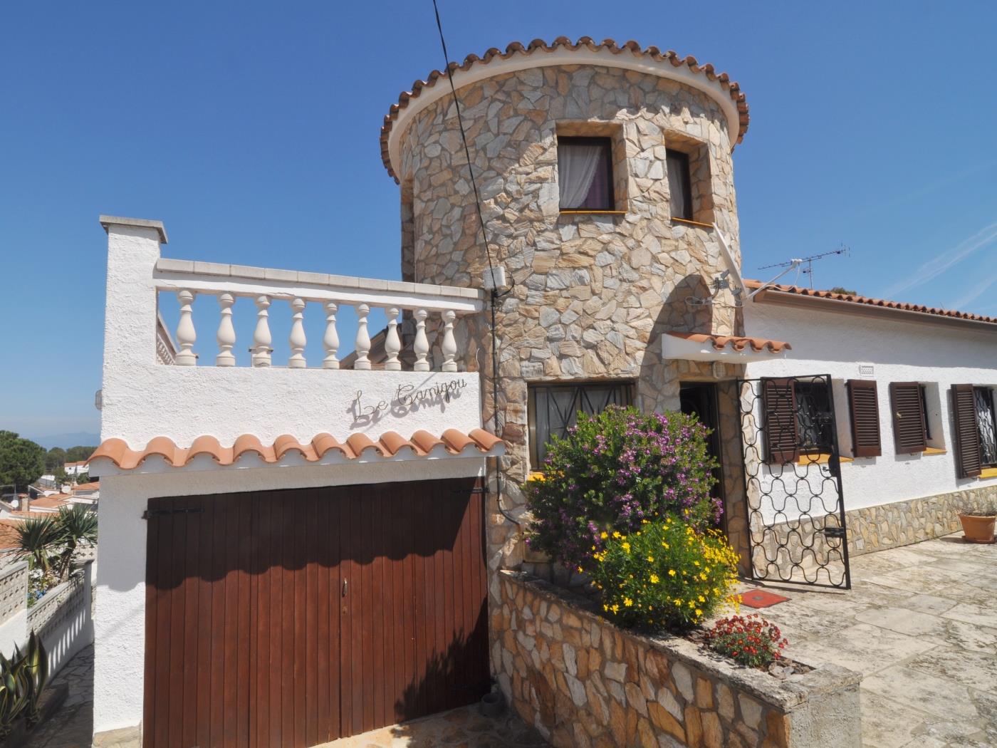 Casa muy amplia con gran terraza y piscina privada en l'Escala