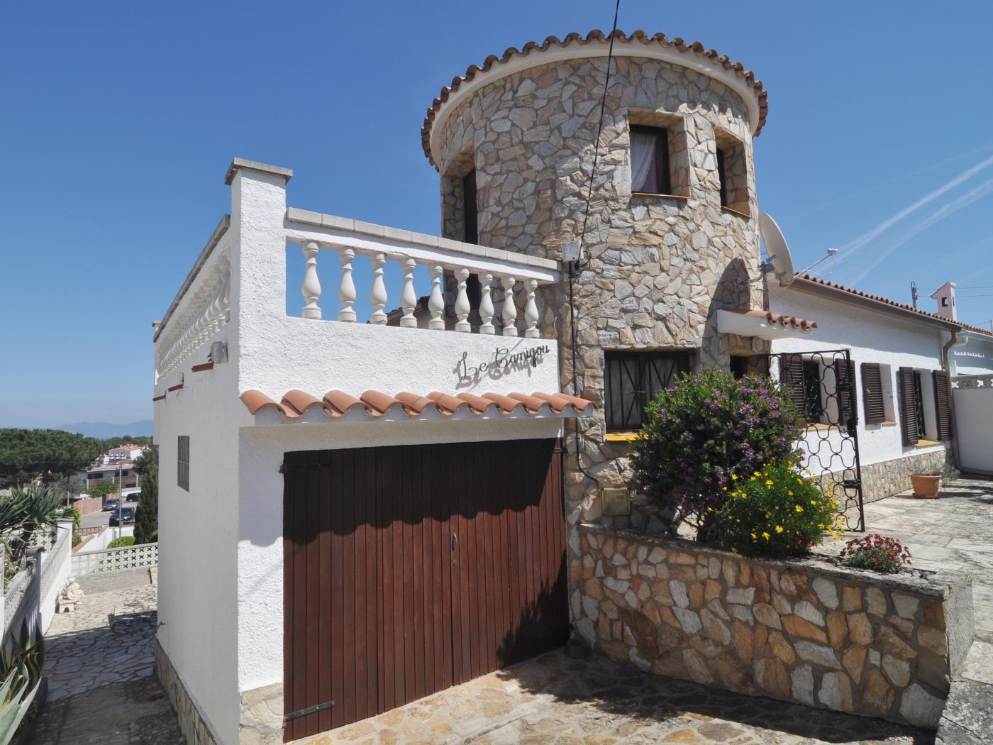 Casa muy amplia con gran terraza y piscina privada en l'Escala