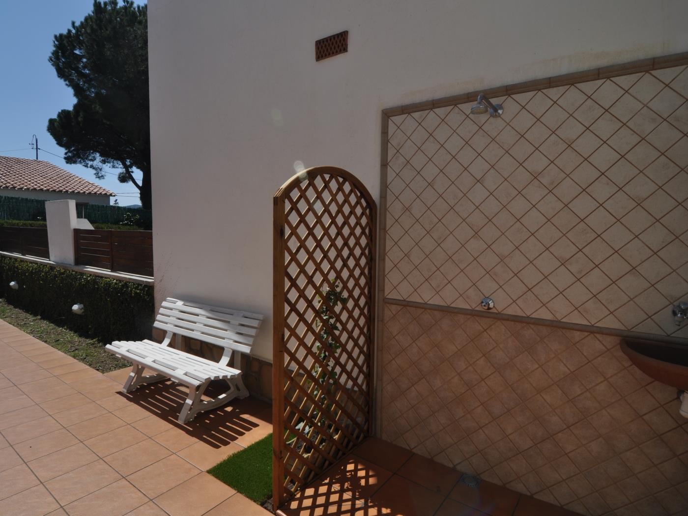 Casa con piscina comunitaria, Barbacoa, tenis a 500 metros de la playa en l'Escala