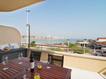 Apartament MAGNIFICENT APARTMENT WITH POOL IN FRONT OF THE BEACH