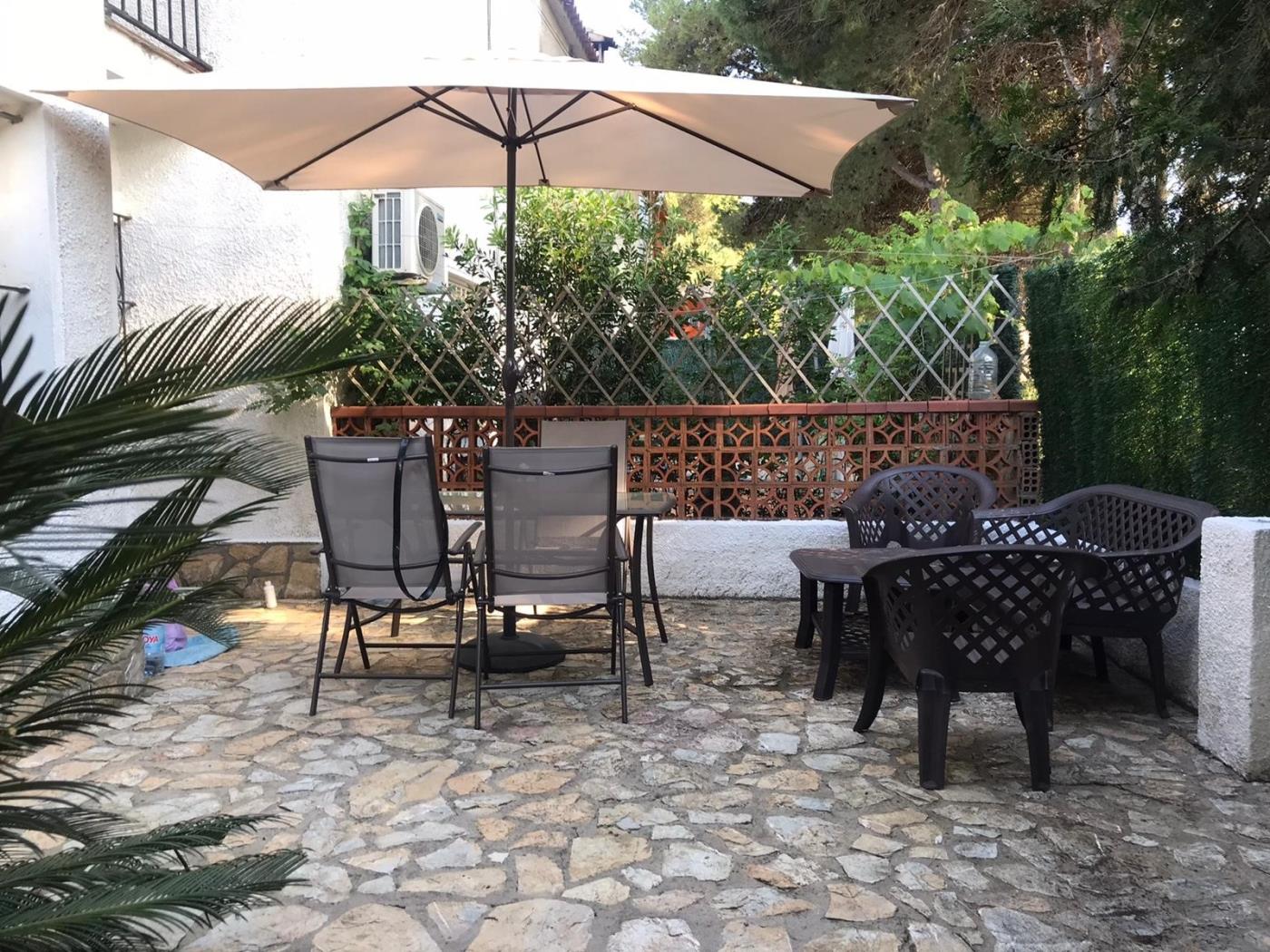 HOUSE WITH GARDEN AND WIFI NEAR THE BEACH in l'Escala