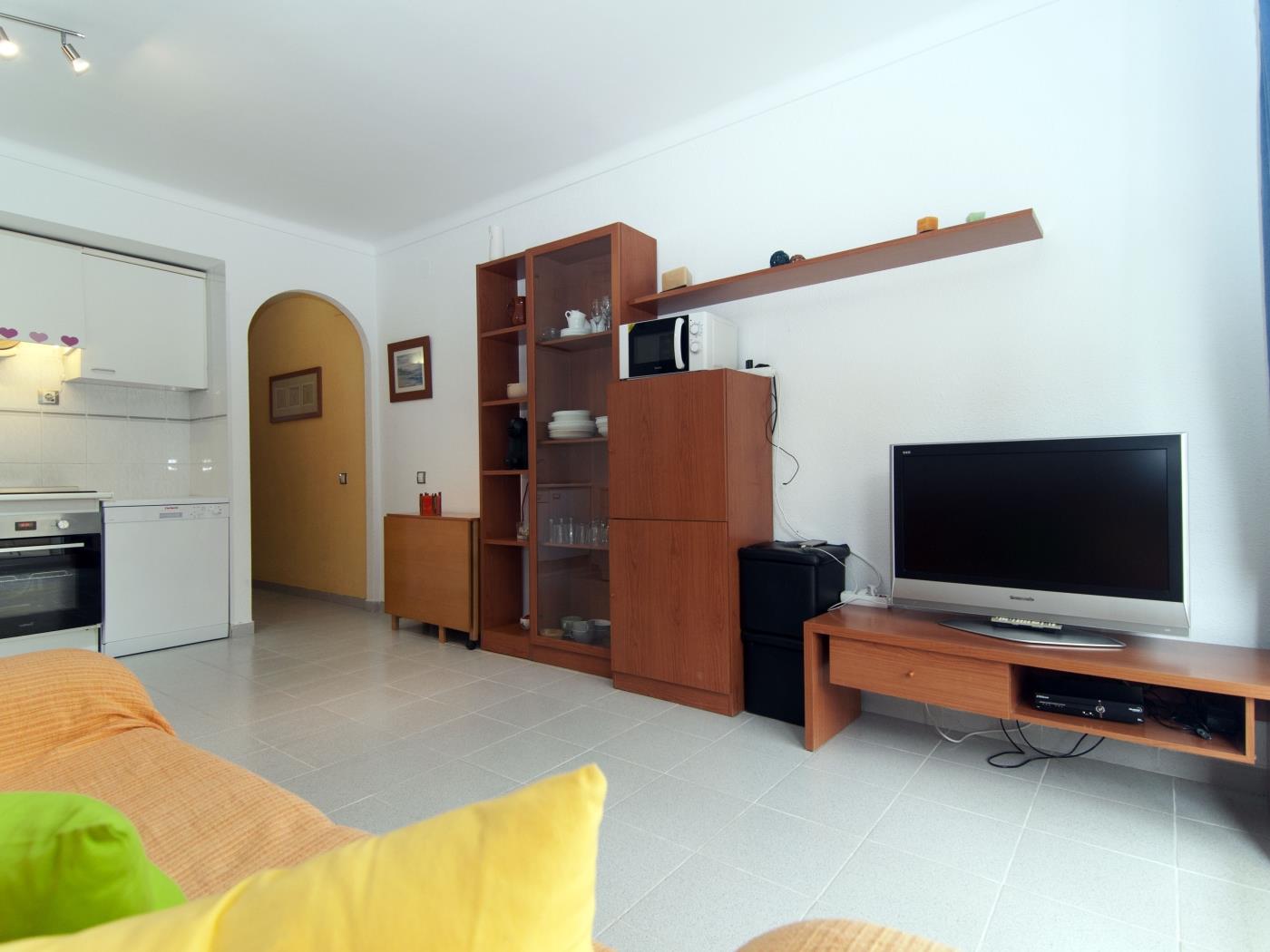 MUNTANER: ACOGEDOR APARTAMENTO CON PISCINA COMUNITARIA. en l'Escala