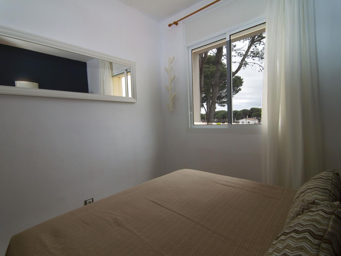 MUNTANER: ACOGEDOR APARTAMENTO CON PISCINA COMUNITARIA. en l'Escala