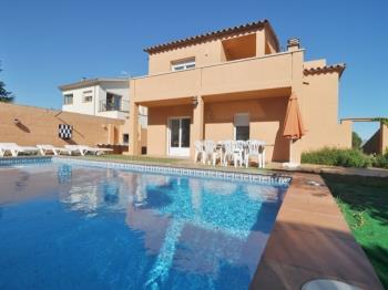 TERE 8: VERY SPACIOUS HOUSE WITH PRIVATE POOL