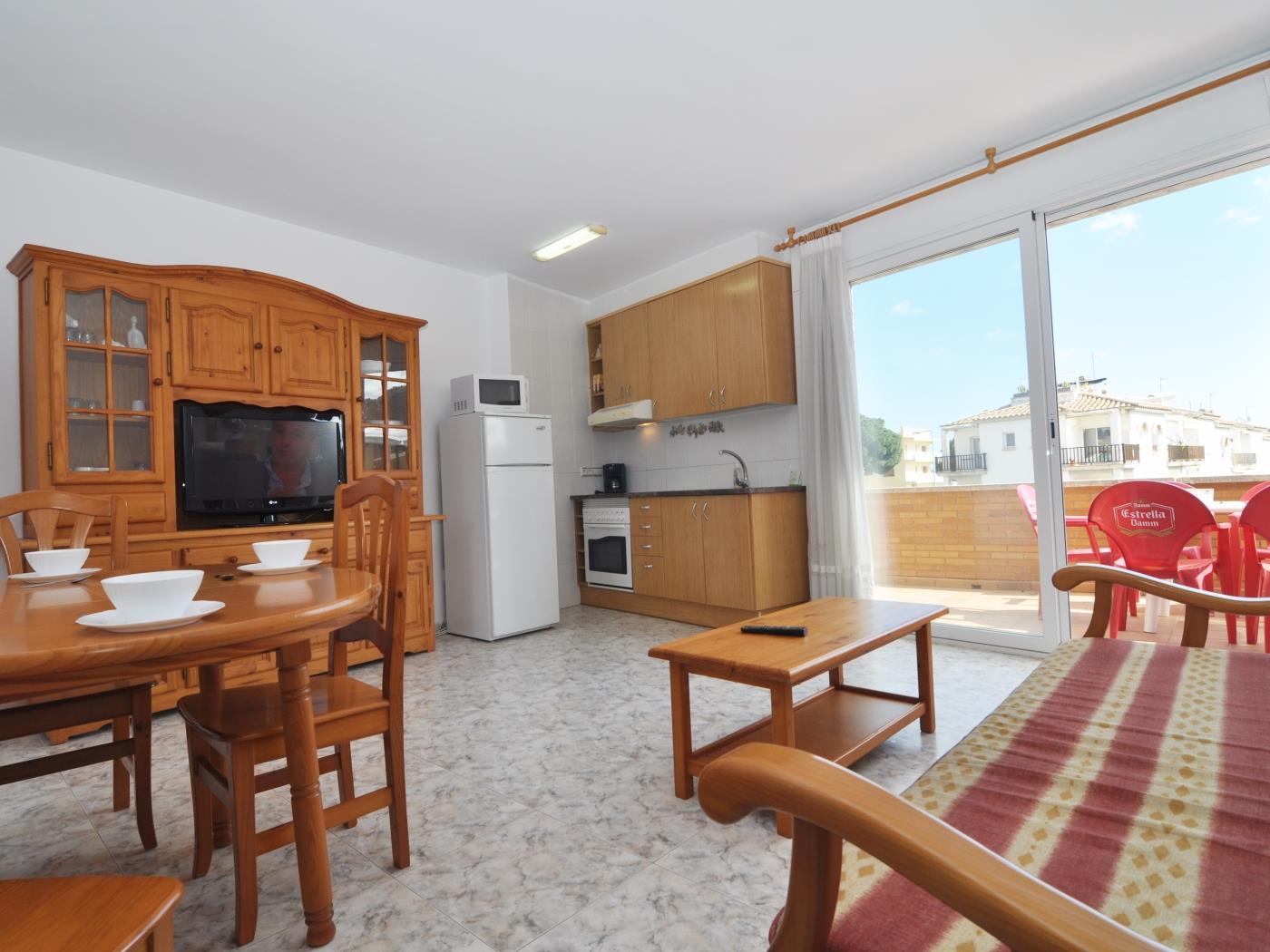 APARTMENT WITH POOL 2 MINUTES, ON FOOT, FROM THE BEACH. in l'Escala