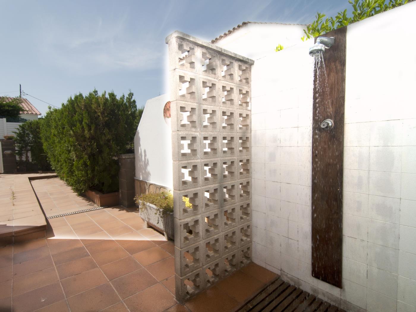 Casa piscina comunitaria y tenis a 500 metros de la playa en l'Escala