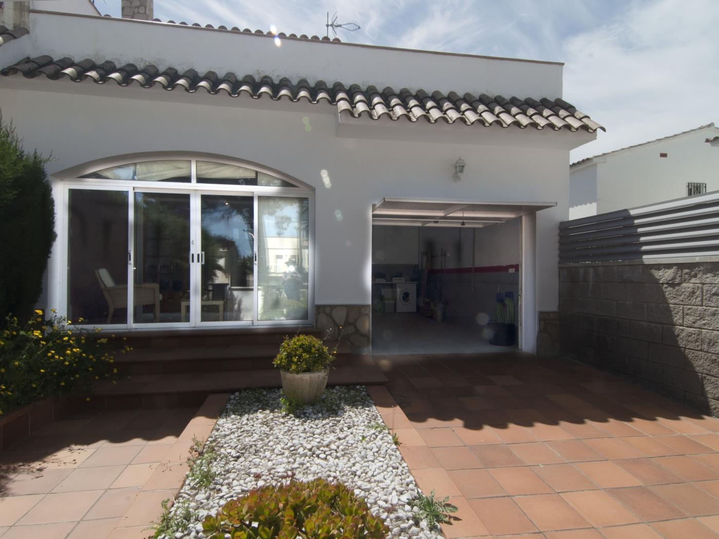 Casa piscina comunitaria y tenis a 500 metros de la playa en l'Escala