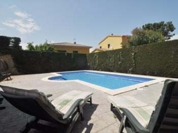 HOUSE IN QUIET AREA, WITH WIFI AND PRIVATE POOL