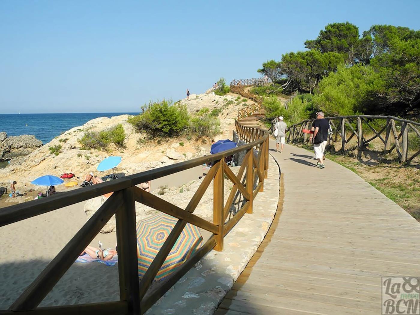 CASA CON PISCINA COMUNITARIA Y TENIS A 500 METROS DE LA PLAYA en l'Escala