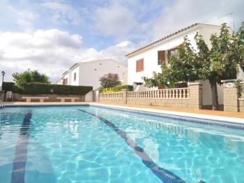HOUSE WITH COMMUNITY POOL AND TENNIS TO 500 METERS FROM THE BEACH