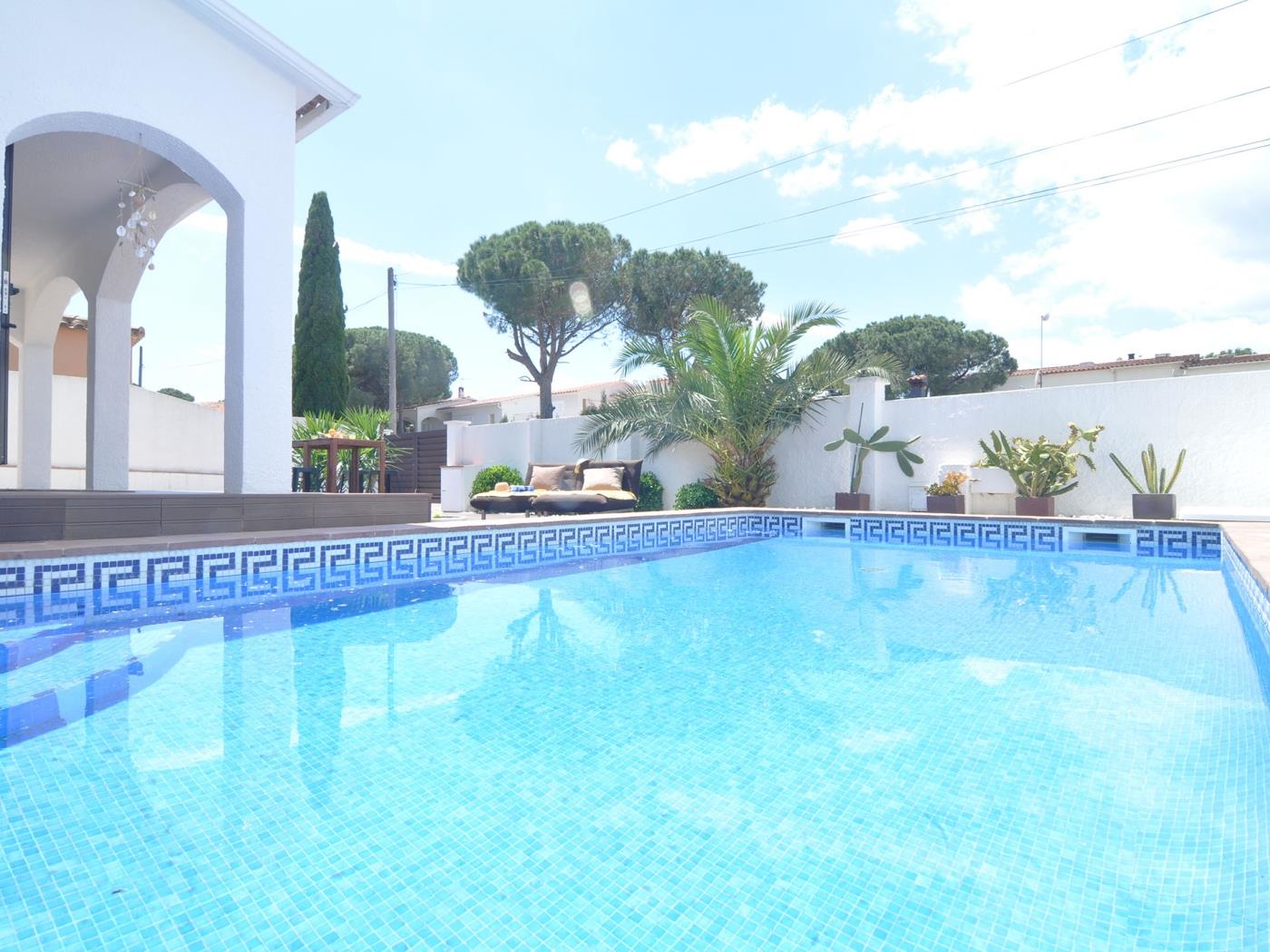 Hermosa casa con piscina privada, Wifi y Barbacoa en l'Escala