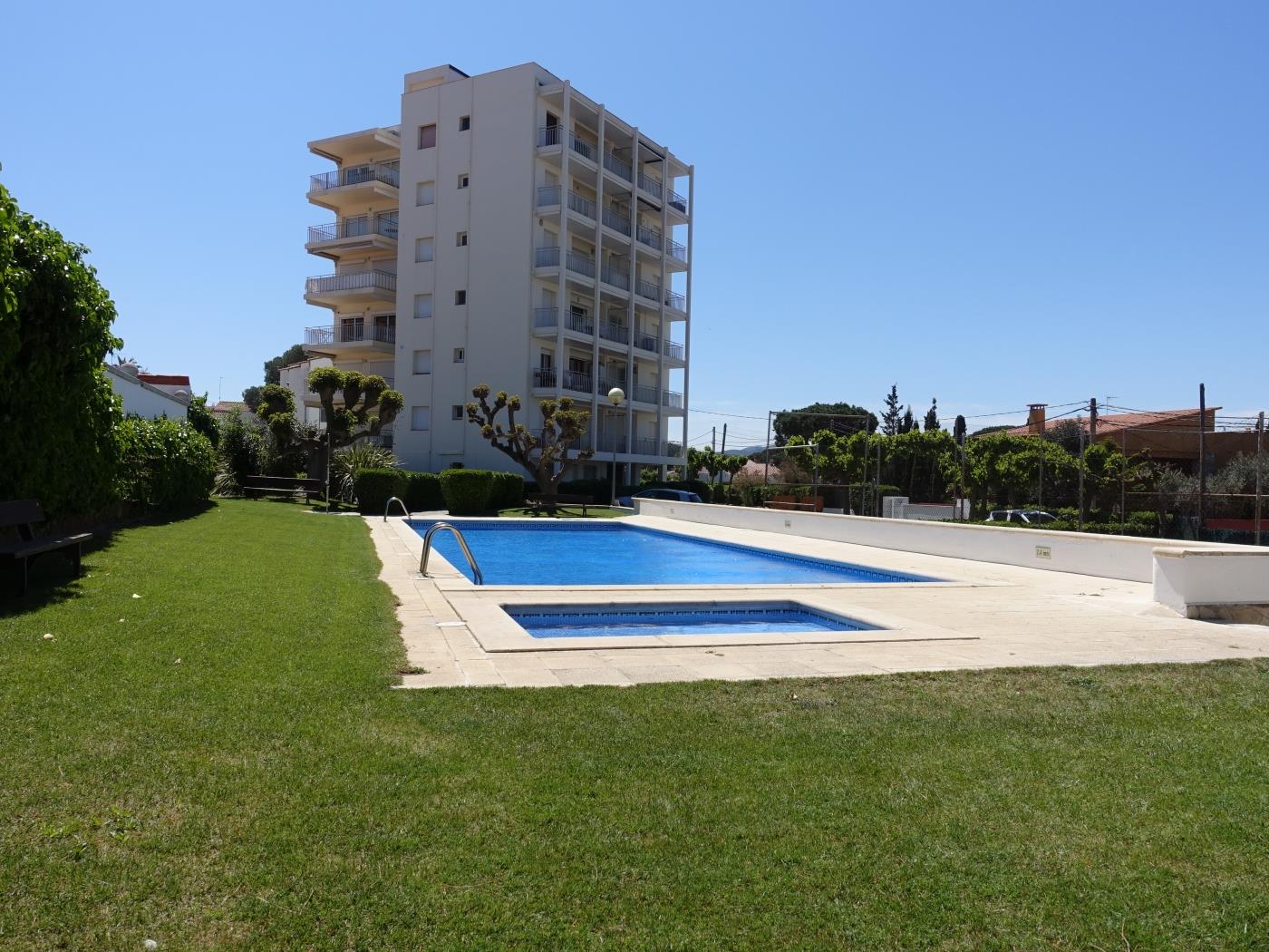 APARTMENT FULLY REFURBISHED AT 500 METERS FROM THE BEACH in l'Escala