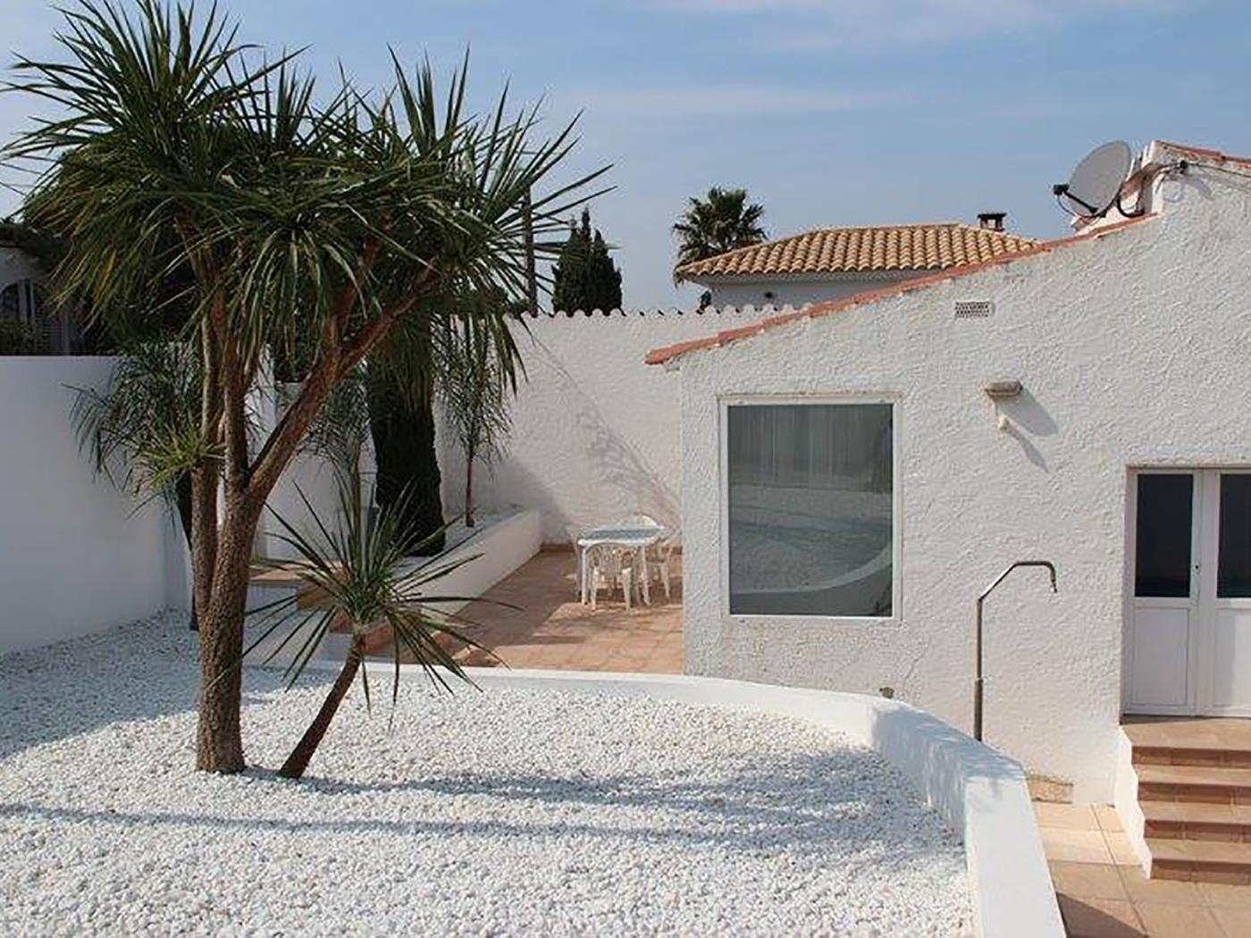 Belle. Charming house with private pool and barbecue in l'Escala