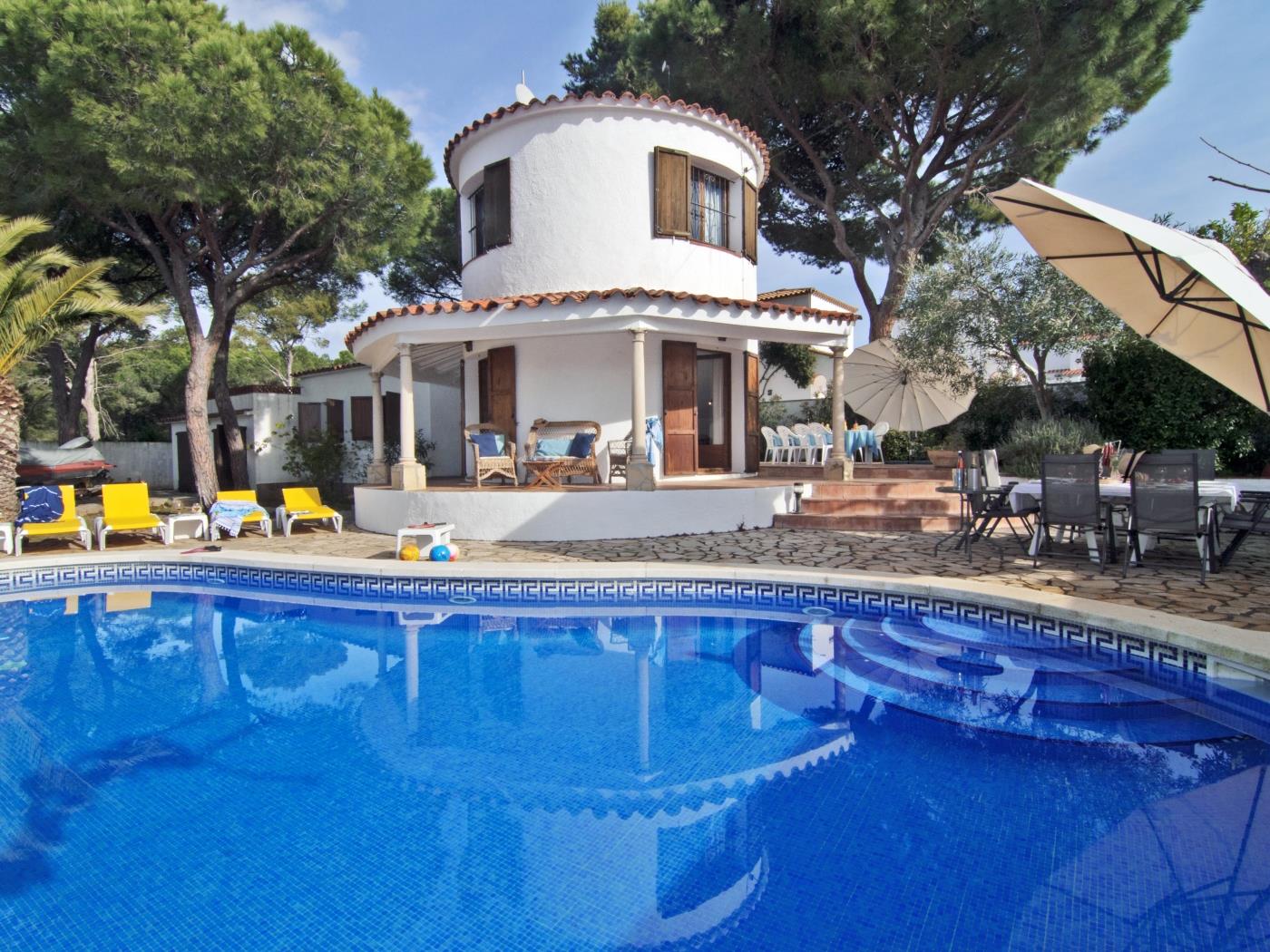 HOUSE WITH PRIVATE POOL in l'Escala