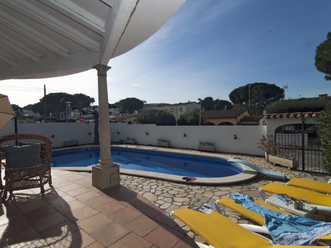 Casa con piscina privada en l'Escala