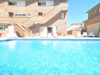 Apartament APARTMENT WITH POOL 2 MINUTES, ON FOOT, FROM THE BEACH.