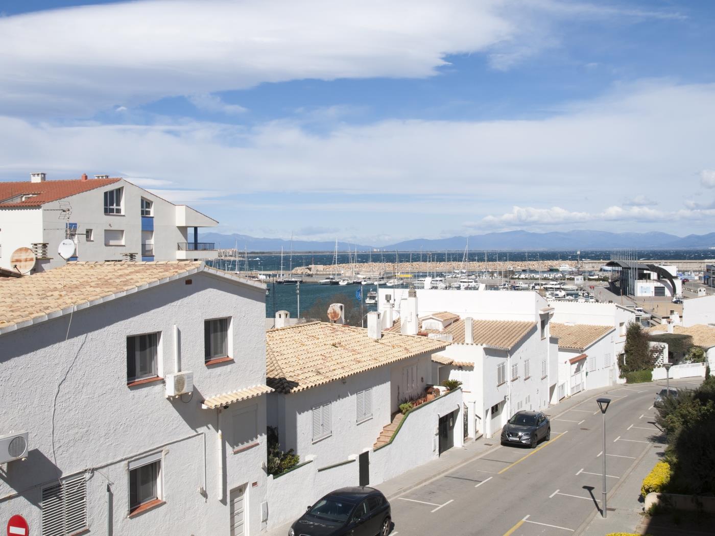 Luminoso apartamento al lado del puerto en l'Escala