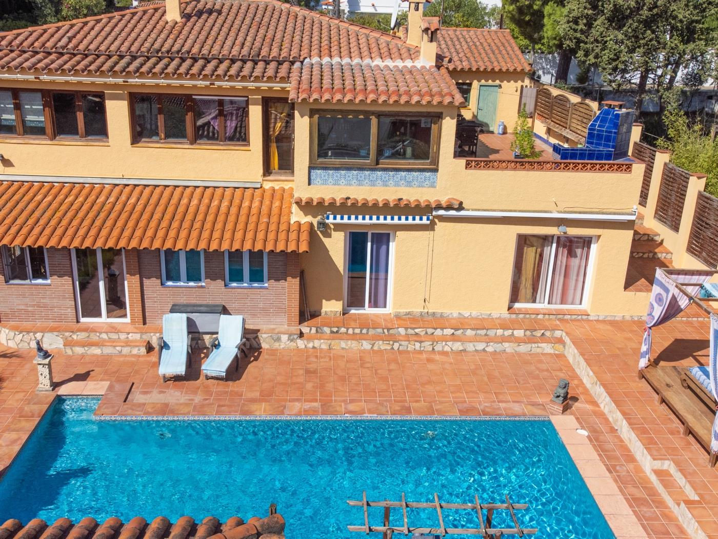 Gran villa con piscina privada y jacuzzi vista al mar en l'Escala