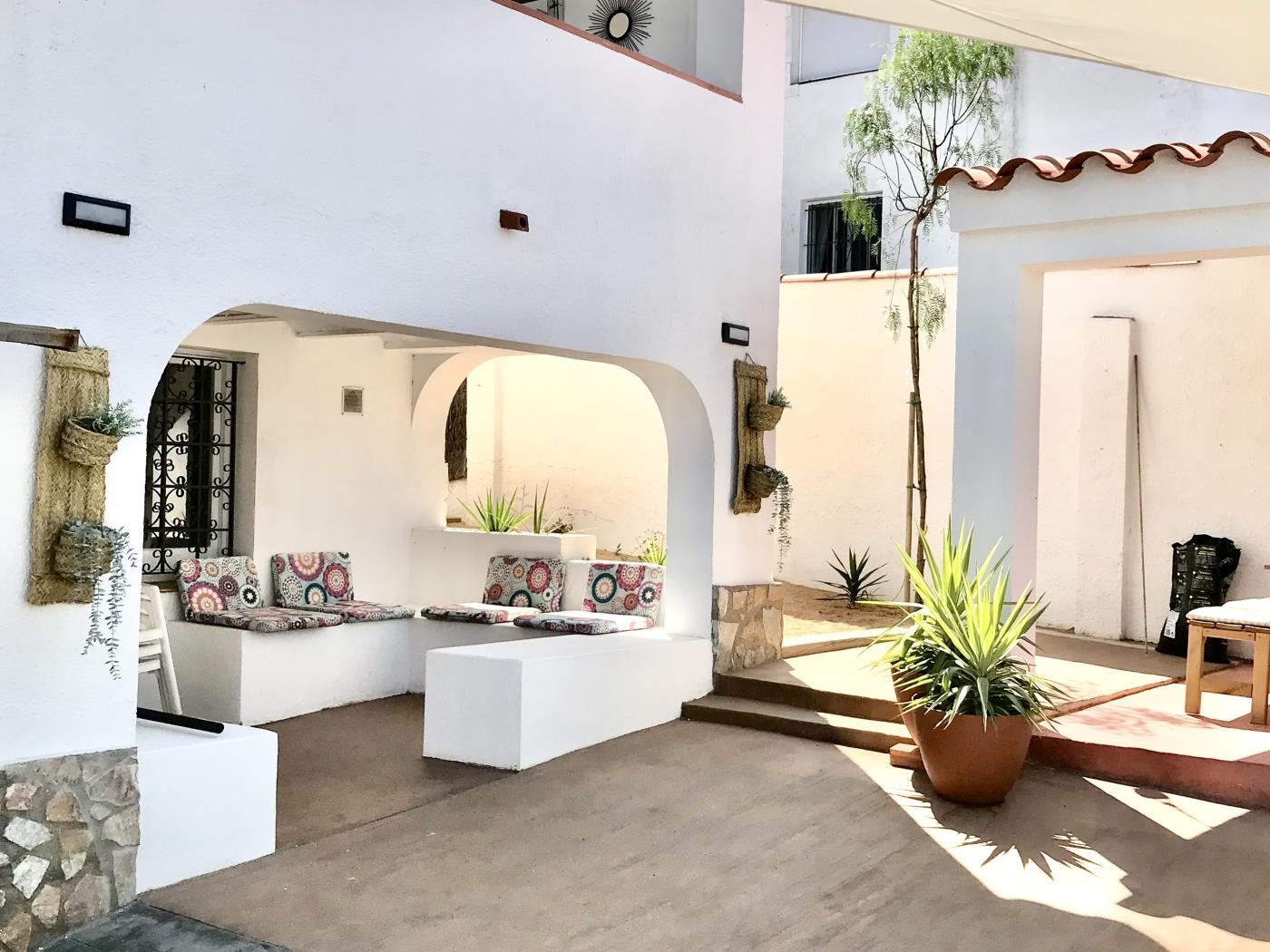 Casa en una zona tranquila con un gran jardín y piscina privada en l'Escala