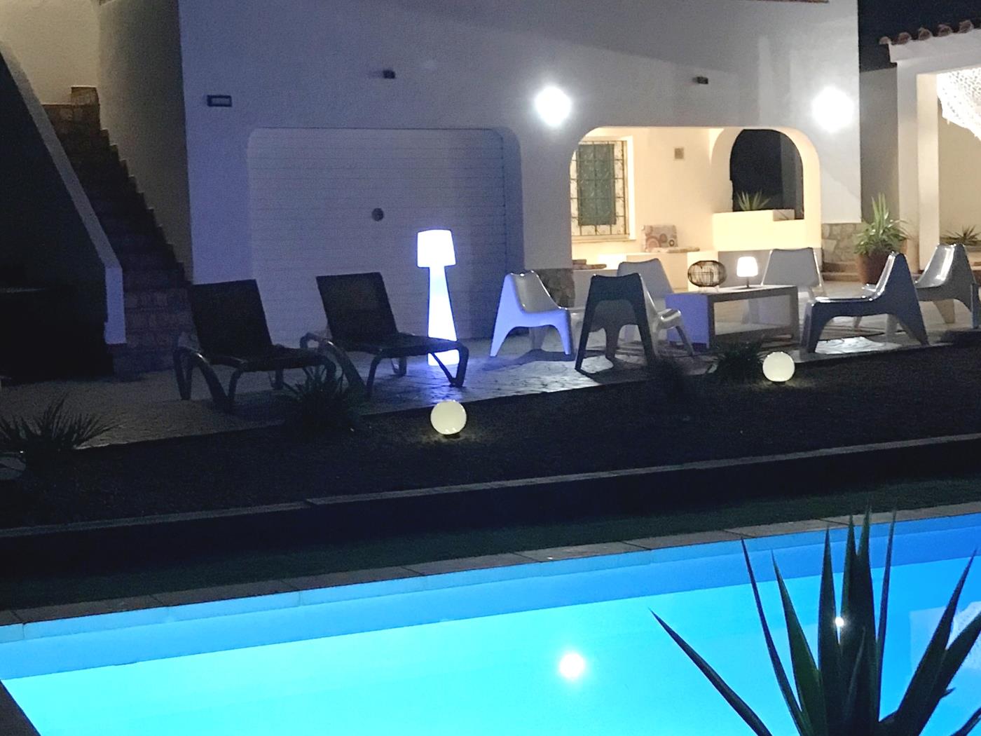 Casa en una zona tranquila con un gran jardín y piscina privada en l'Escala