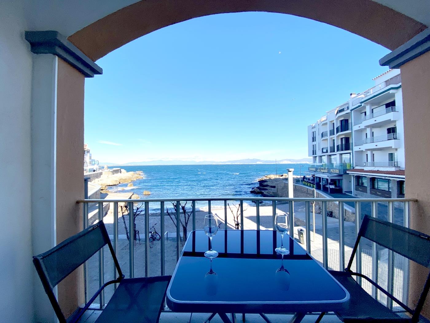 Bonito apartamento con vistas al mar en l'Escala