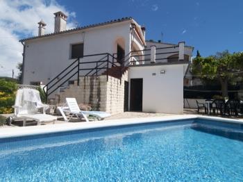 Magnificent apartments with private pool and barbecue