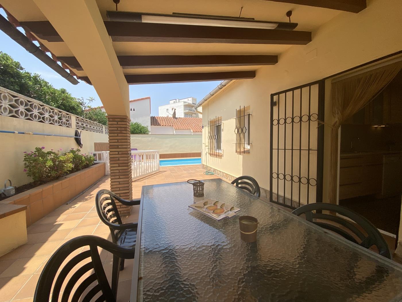 Maison familiale confortable avec piscine privée à l'Escala