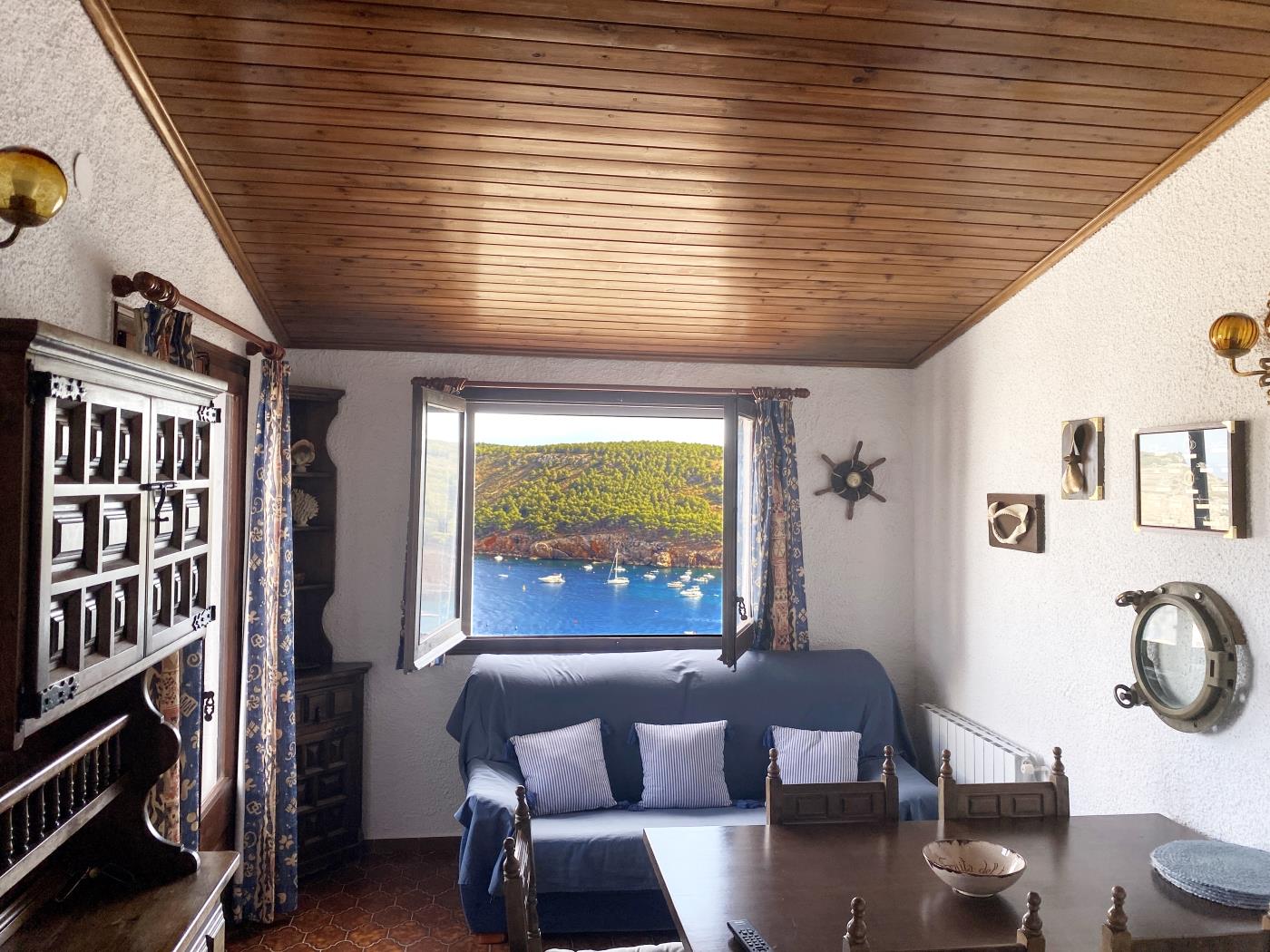 Admirez la vue sur la mer de la maison Marinada à l'Escala