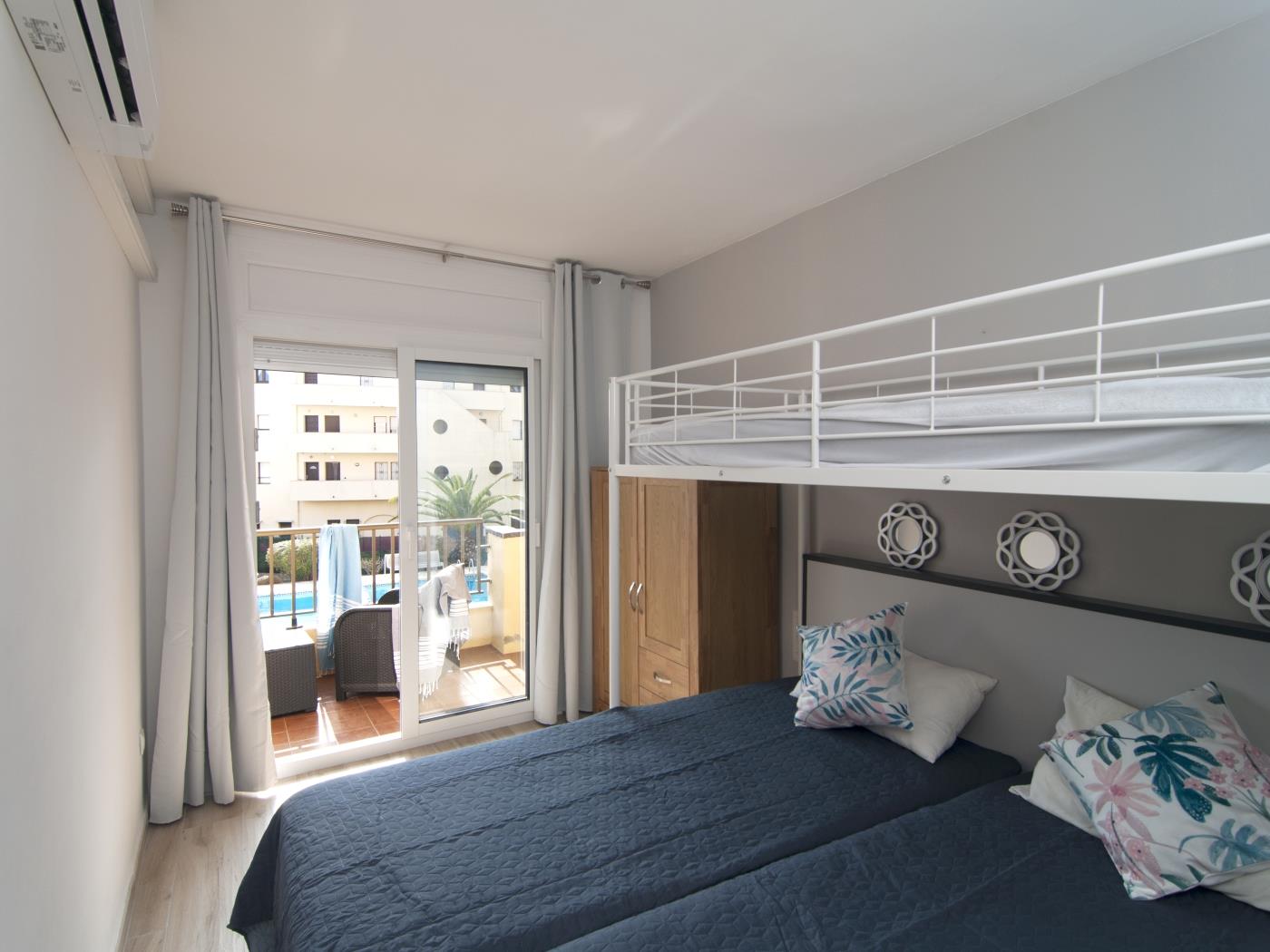 Magnificent apartment with community pool 2 minutes from the beach in l'Escala