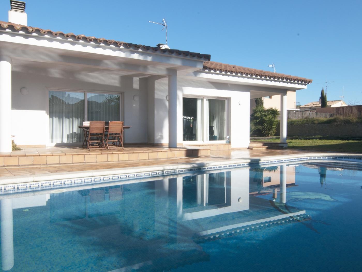 Magnificent villa with private pool, garden and barbecue in l'Escala