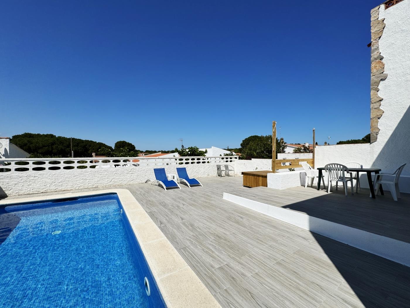 Acogedora Casa con piscina privada, wifi y Barbacoa en l'Escala