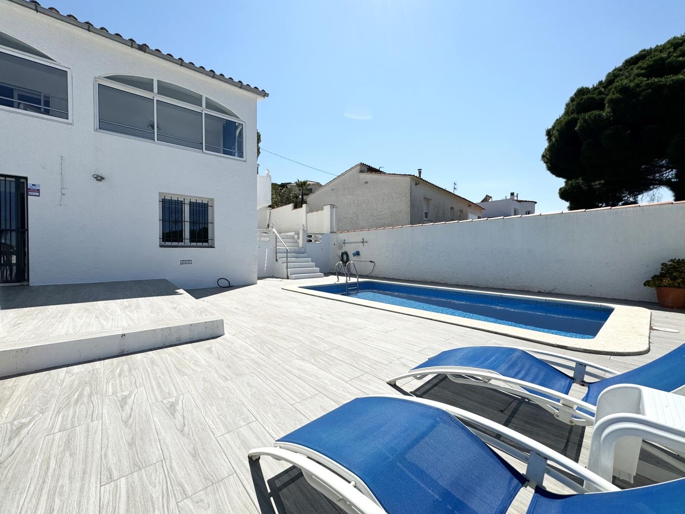 Maison confortable avec piscine privée, wifi et barbecue à l'Escala