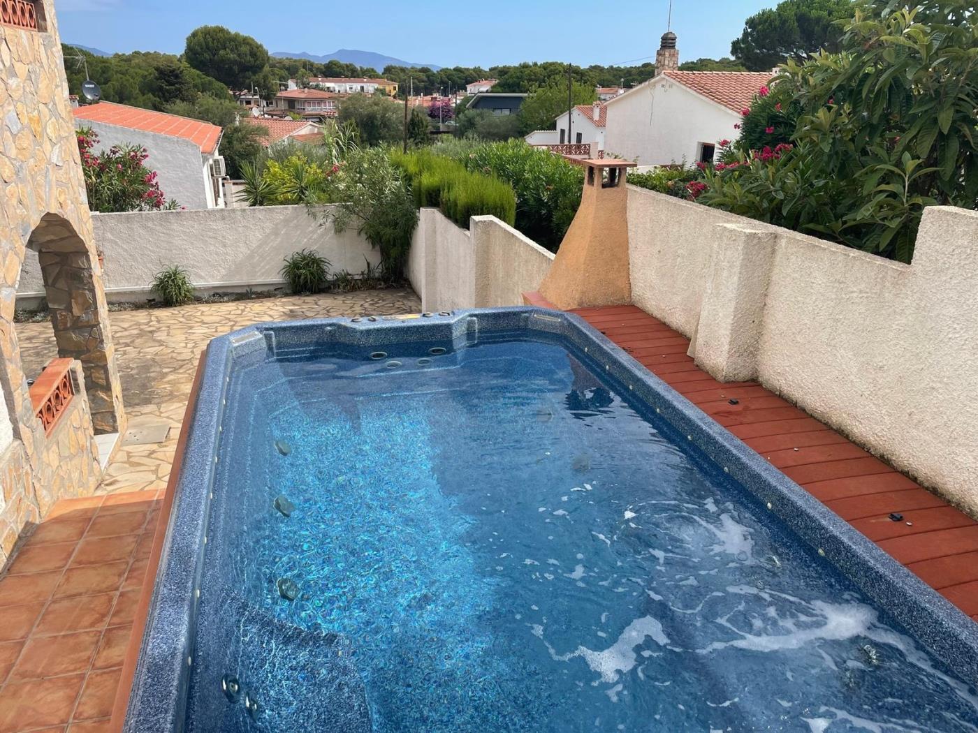Bonita Casa con piscina privada/Jacuzzi, wifi y barbacoa en l'Escala