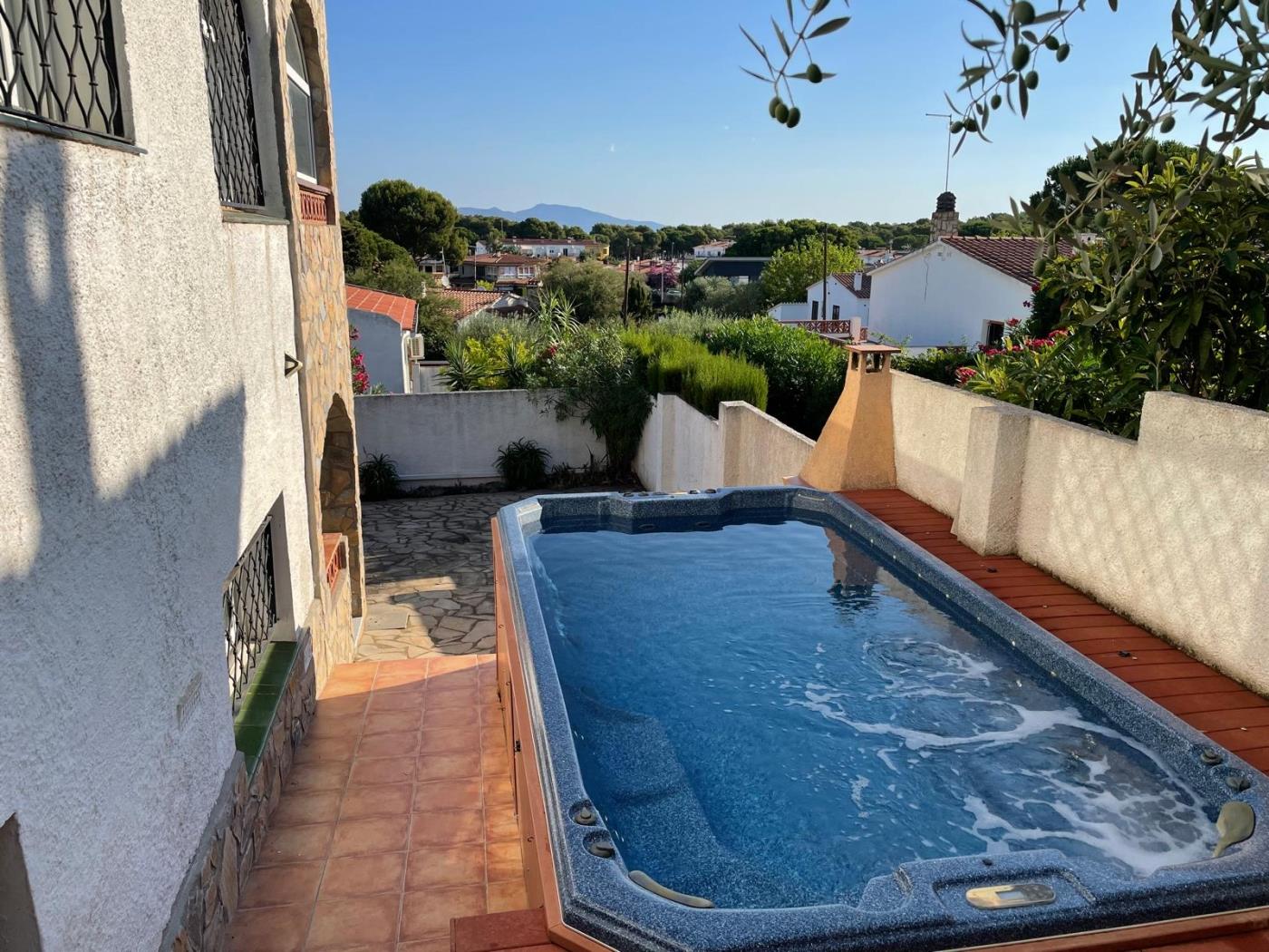 Bonita Casa con piscina privada/Jacuzzi, wifi y barbacoa en l'Escala