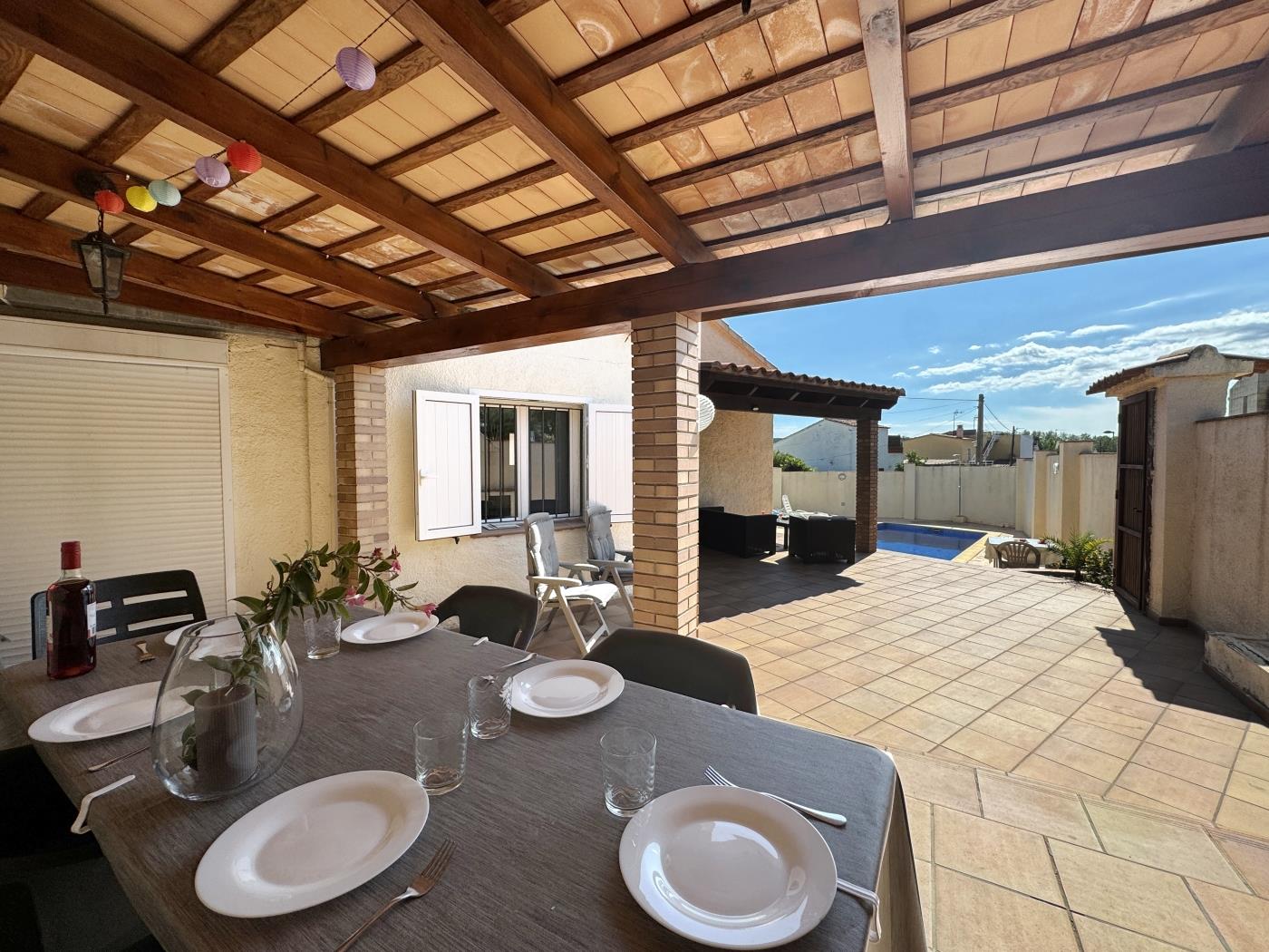 Casa familiar con piscina privada y terraza. en l'Escala