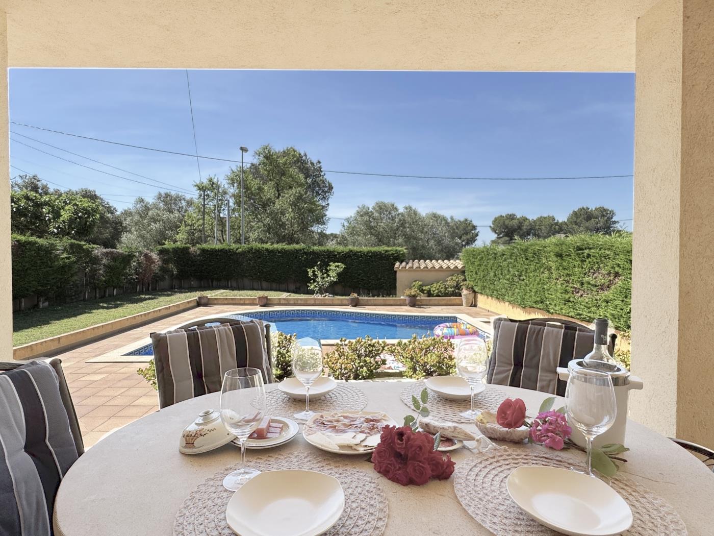 Casa del Pi a Bellcaire d'Empordà