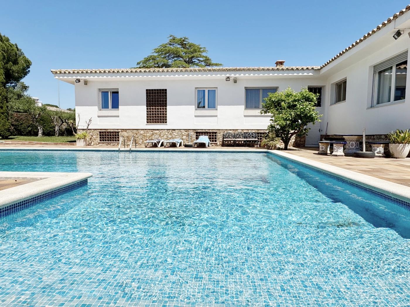 Casa Migjorn a l'Escala