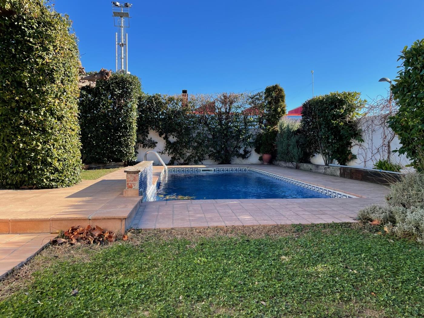 Villa familiar con piscina privada y barbacoa. en l'Escala