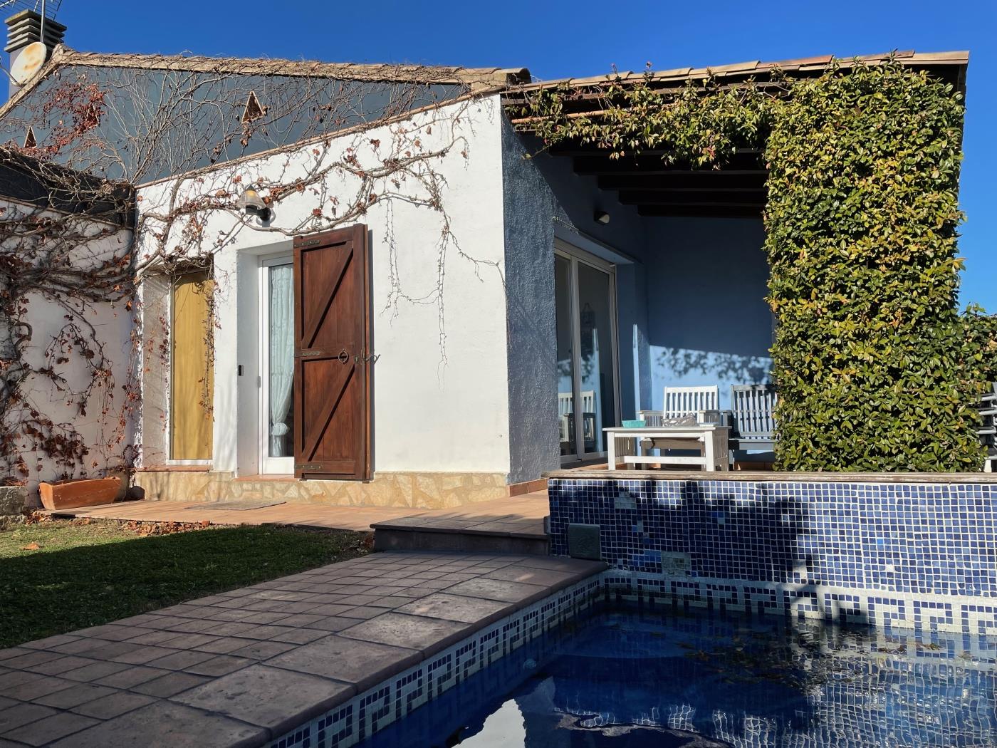 Villa familiar con piscina privada y barbacoa. en l'Escala