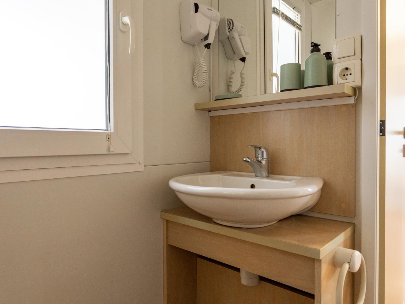 Bungalow cerca de la playa con parking y Wi-Fi en l'Escala