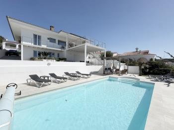 Villa Sabina - gran vila amb jardí i gran piscina en Montgó