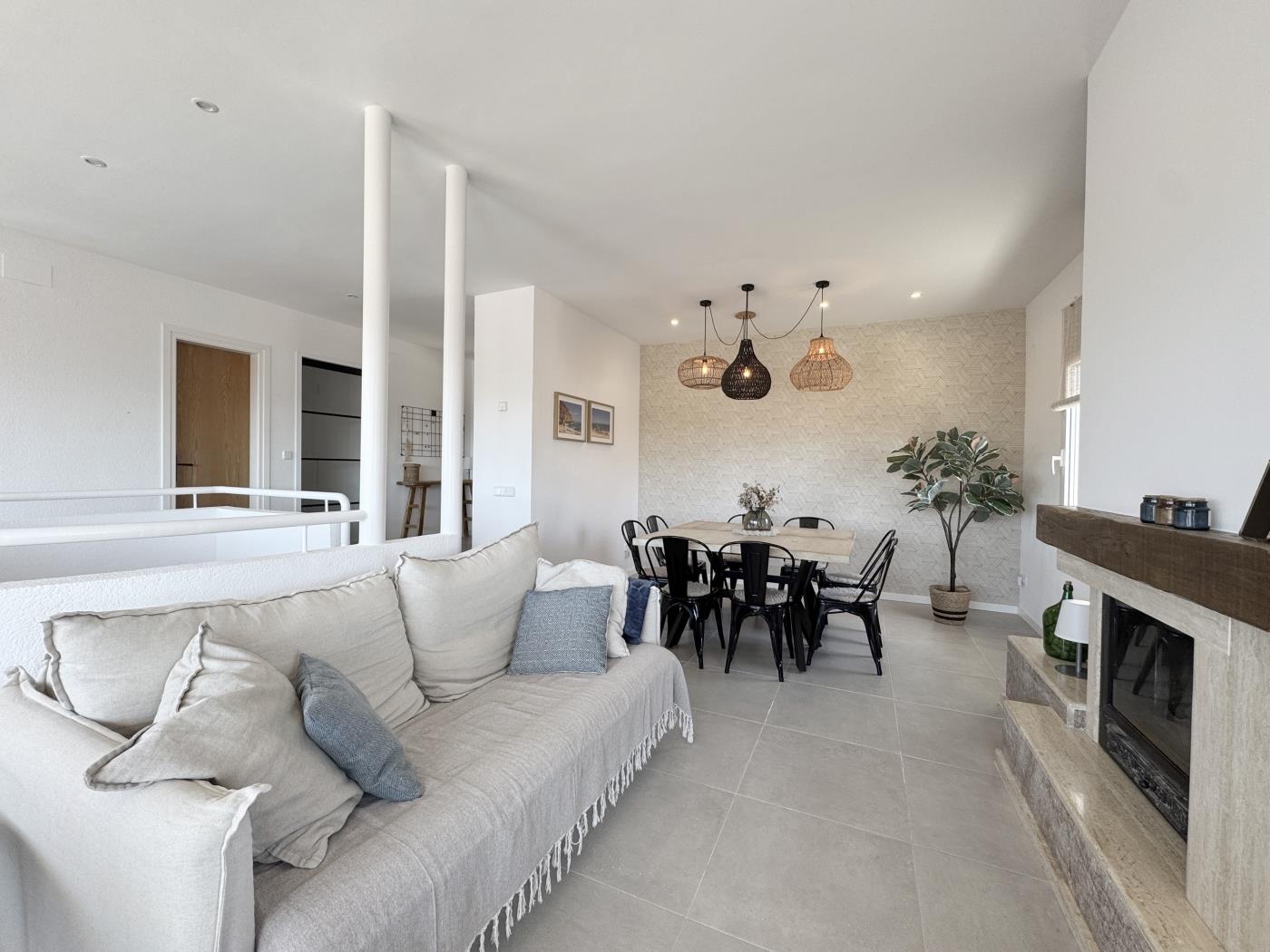 Villa Sabina - gran villa con jardín y gran piscina en Montgó en l'Escala